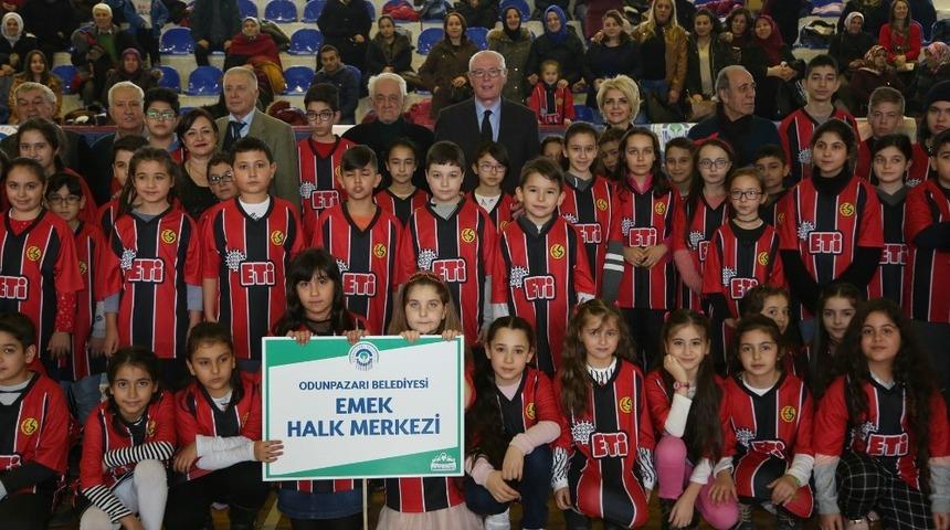 Kazım Kurt&rsquo;tan takdir alan &ouml;ğrencilere ESES forması