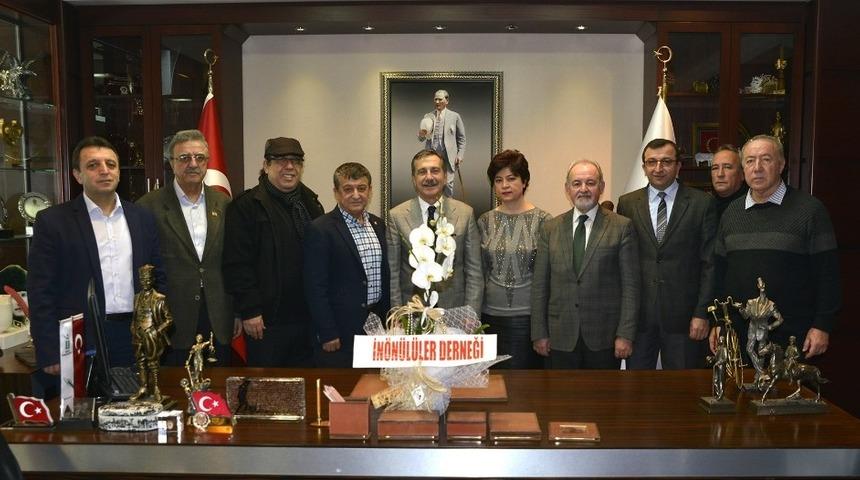 İn&ouml;n&uuml;l&uuml;lerden Başkan Ata&ccedil;&rsquo;a ziyaret