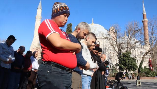 Ayasofya Meydanı'nda cuma namazı 