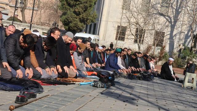 Ayasofya Meydanı'nda cuma namazı 