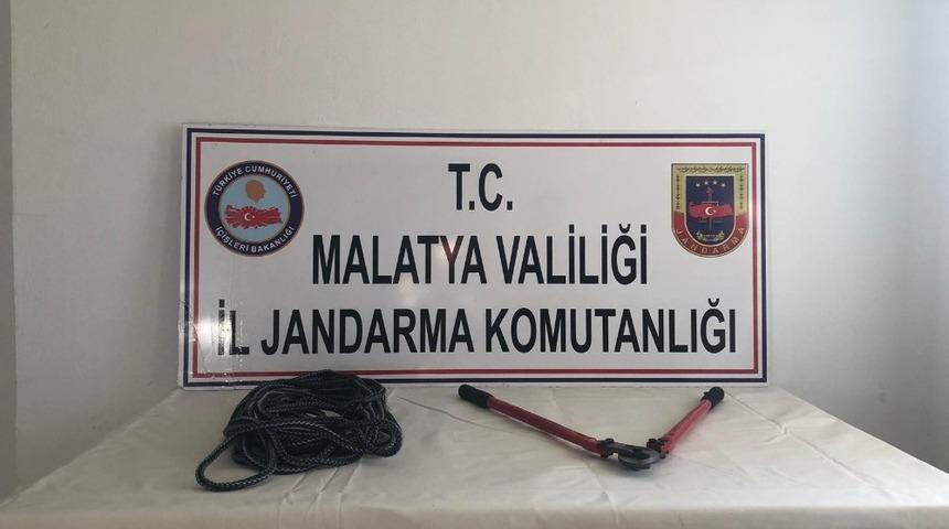 Kablo hırsızlarına su&ccedil;&uuml;st&uuml;