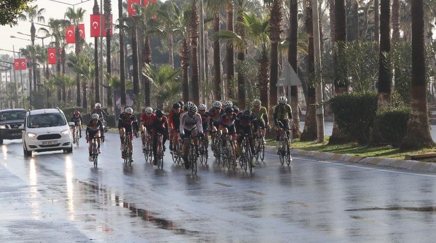 Bisiklet yarışları s&uuml;r&uuml;yor yollara dikkat