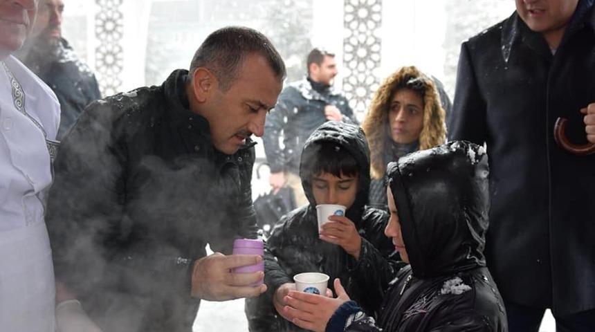 Kış g&uuml;n&uuml; insanın i&ccedil;ini ısıtan ikram "Salep"