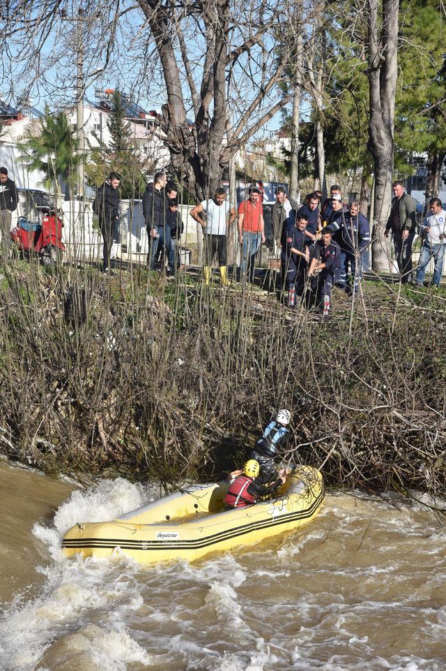 Düden Çayı'nda rafting yaparken mahsur kalan 2 arkadaş kurtarıldı