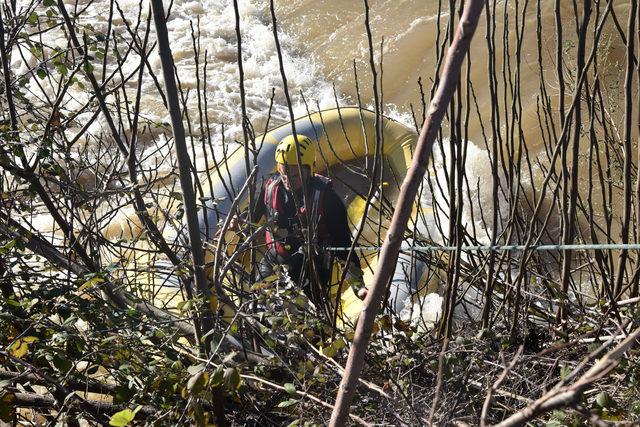 Düden Çayı'nda rafting yaparken mahsur kalan 2 arkadaş kurtarıldı