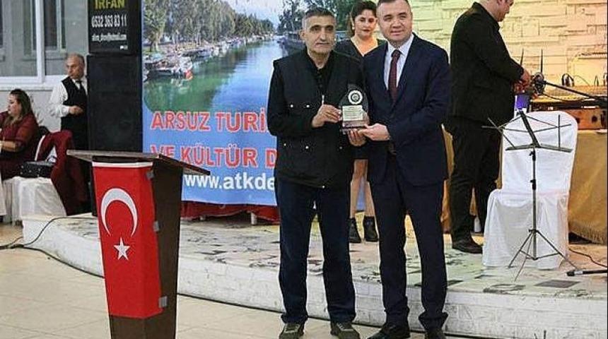 Gazeteci &Ccedil;urku&rsquo;ya &lsquo;Onur&rsquo; &ouml;d&uuml;l&uuml;