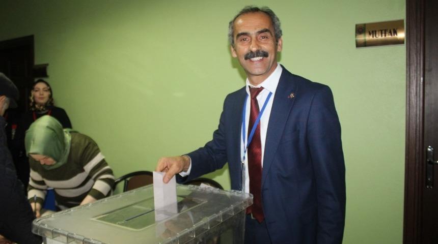 Sarıkahraman yeniden başkan