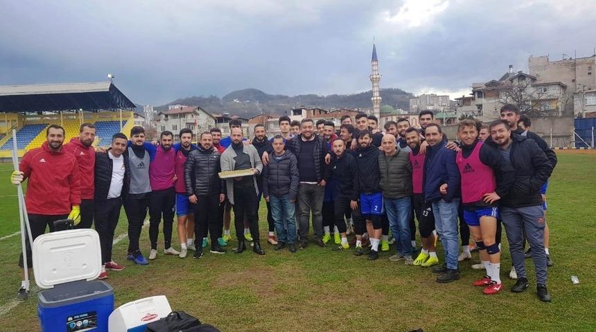 Taraftardan futbolculara tatlı moral