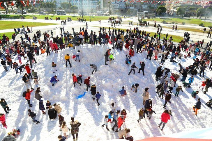 Manavgat’da çocukların kamyon kamyon kar coşkusu G3