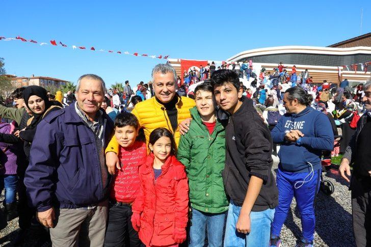 Manavgat’da çocukların kamyon kamyon kar coşkusu G4