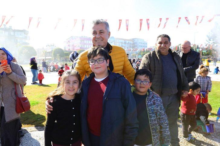 Manavgat’da çocukların kamyon kamyon kar coşkusu G5