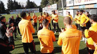 Mbaye Diagne, Christian Luyindama ve Kostas Mitroglou'ndan Mustafa Cengiz'e ziyaret