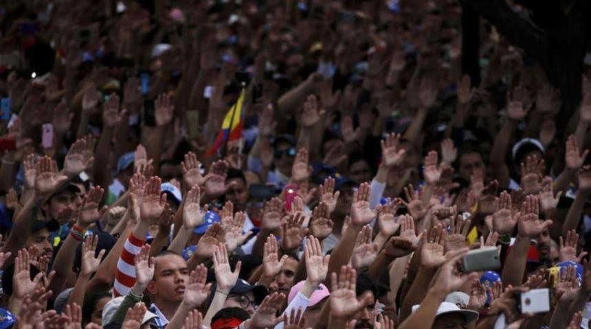 ABD, Venezuela'ya 'insani yardım' gönderecek