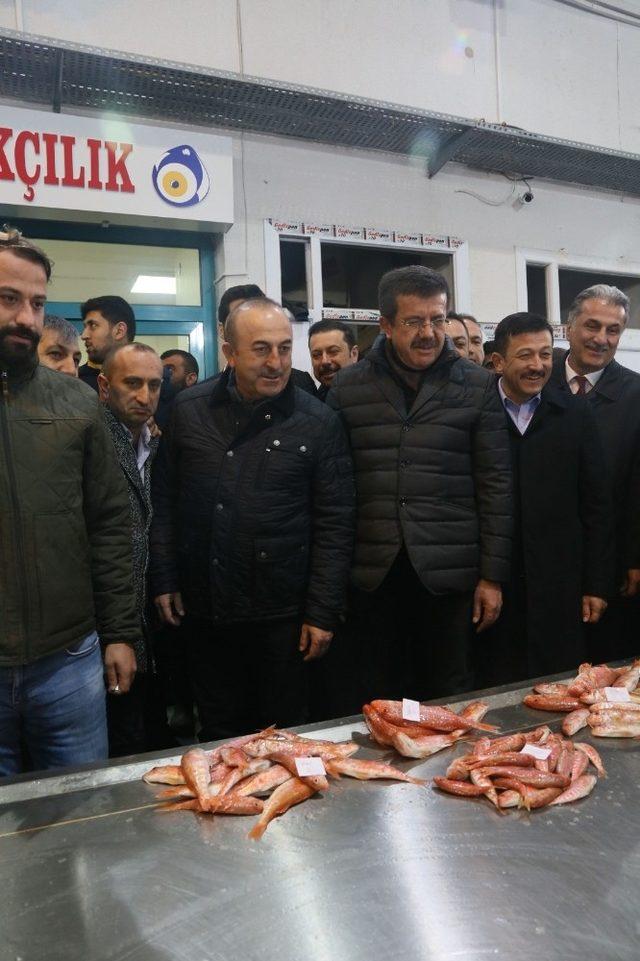 Çavuşoğlu: “Nihat Zeybekçi, İzmir’i bir dünya kenti yapacaktır”