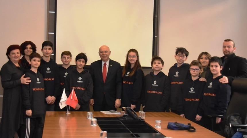 Kod Akademisi &ouml;ğrencileri yeni projelerini Başkan Eşkinat&rsquo;a tanıttı