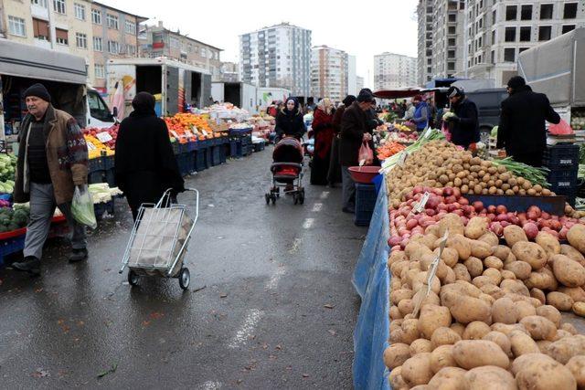 En ucuz ve kaliteli ürünler semt pazarlarında