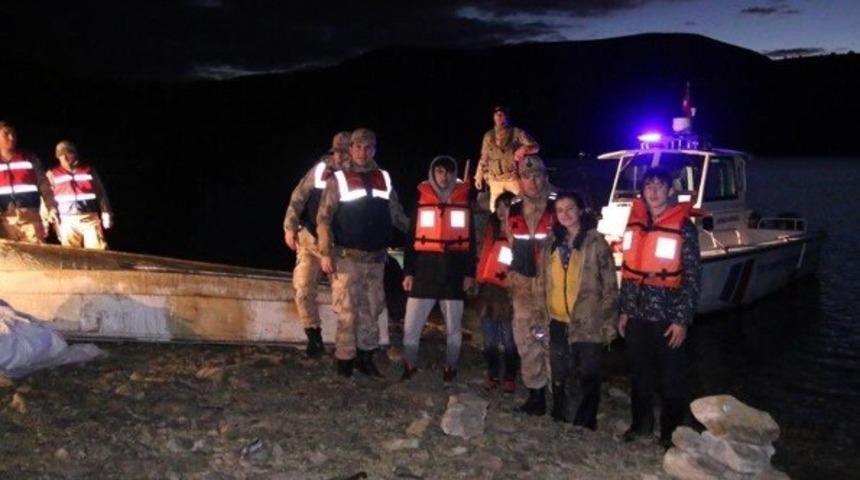 Doğa y&uuml;r&uuml;y&uuml;ş&uuml;nde kaybolan 4 gen&ccedil; kurtarıldı