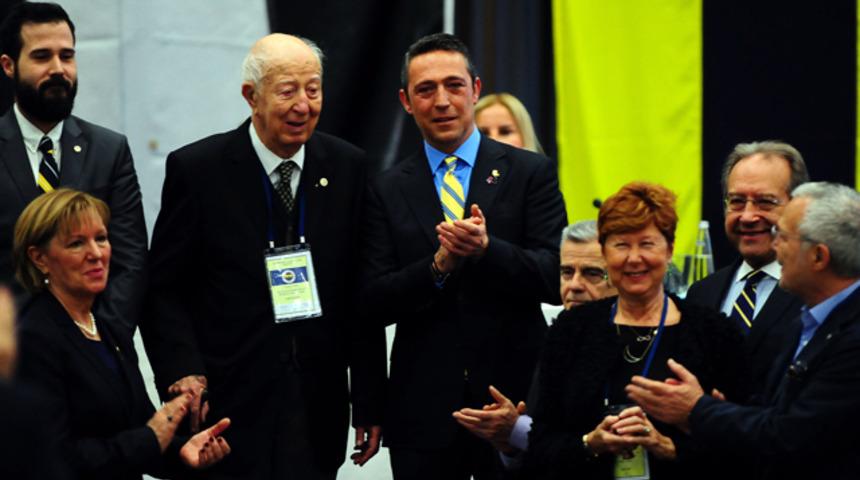 Fenerbah&ccedil;e&rsquo;de 70 yıllık &uuml;yeler plaketlerini aldı