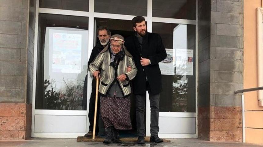 &Ccedil;ıldır Kaymakamlığından muhta&ccedil;lara &ccedil;ipli kimlik