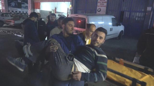 Bacağından vurulan genç ambulansa taşınırken hem güldü hem şarkı söyledi