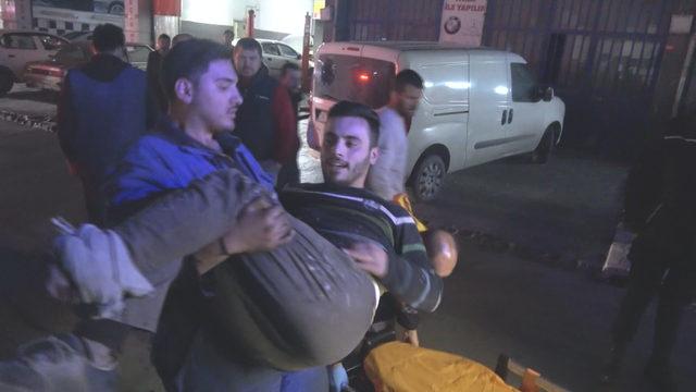 Bacağından vurulan genç ambulansa taşınırken hem güldü hem şarkı söyledi