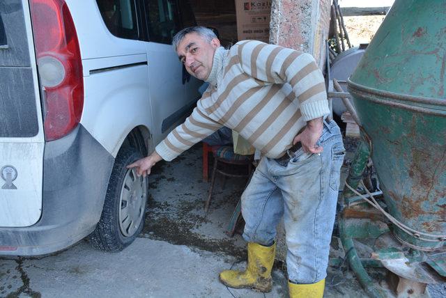 Sinop’ta park halindeki 20 aracın lastiklerini kestiler