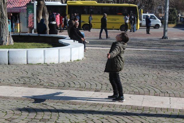 Güneşi gören Gaziantepliler park ve bahçelere akın etti