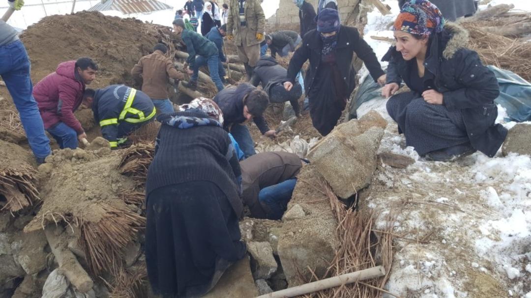 Y&uuml;ksekova&rsquo;da ahır &ccedil;&ouml;kt&uuml;: 4 inek telef oldu