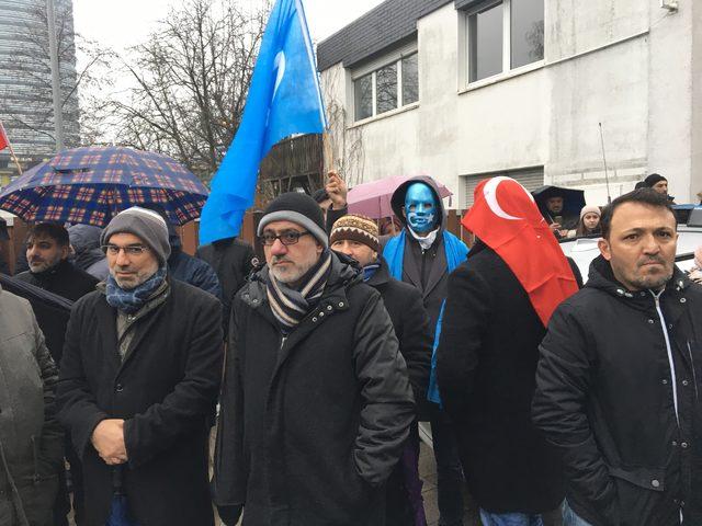 Düsseldorf'ta Çin konsolosluğu önünde 'Uygur' protestosu