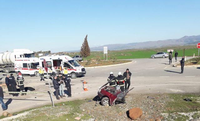 Gaziantep'te cip ile çarpışan otomobil ikiye bölündü: 1 ölü, 2 yaralı