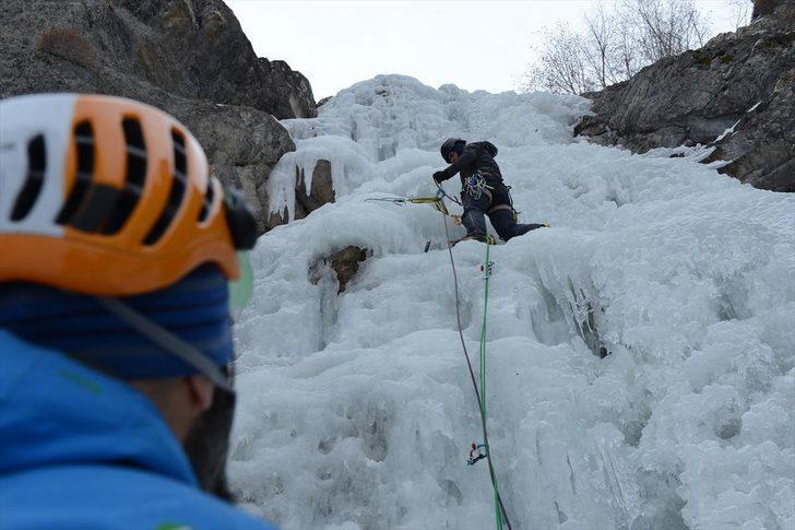 Dünyaca ünlü dağcılar 'sakin kent'te buz tırmanışı yaptı  G5