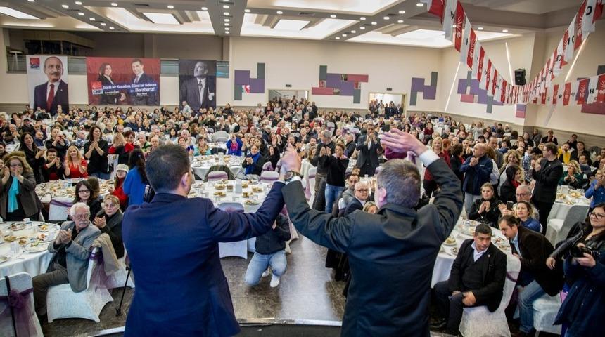 &Ouml;mer G&uuml;nel, Kuşadası CHP&rsquo;nin yeni y&ouml;netimiyle buluştu