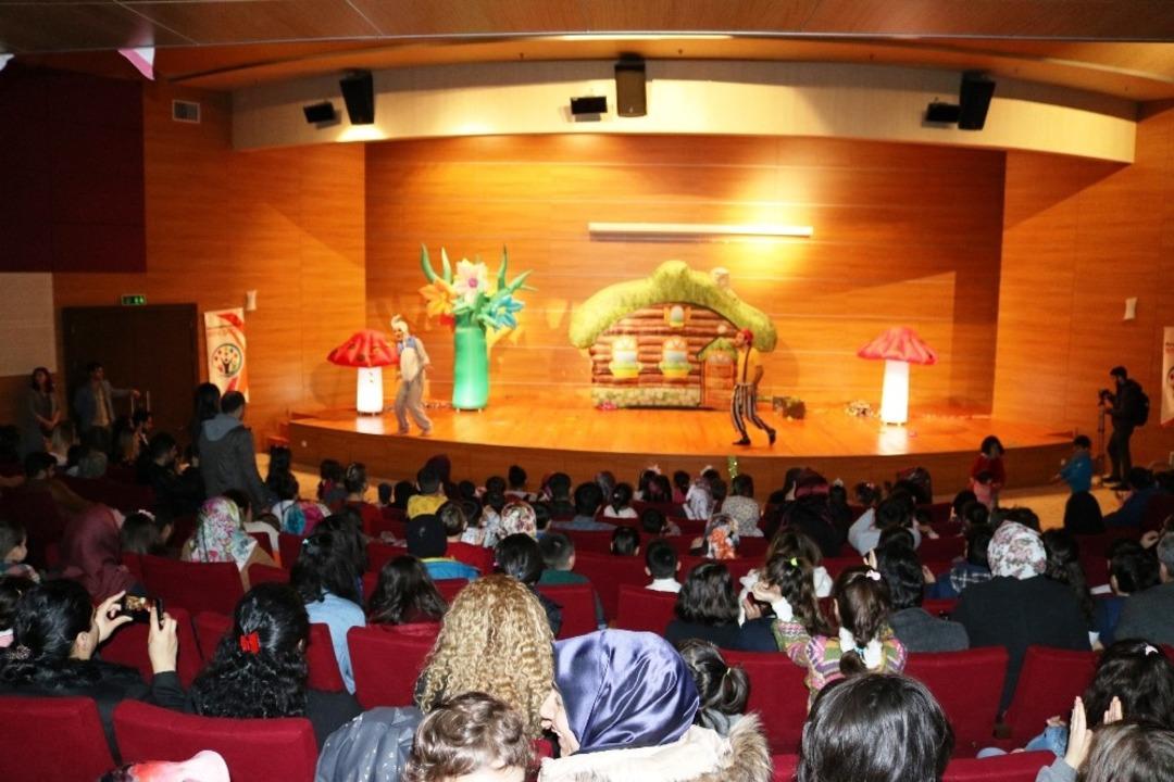 D&Uuml; 3. &ccedil;ocuk şenliğinde renkli sahneler