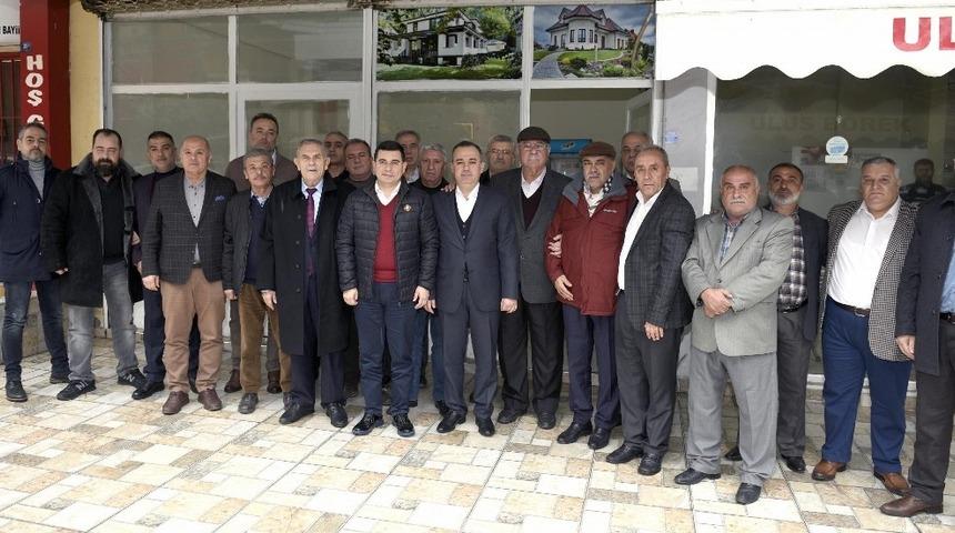 T&uuml;t&uuml;nc&uuml;, siyasi ge&ccedil;mişi olan isimlerle bir araya geldi