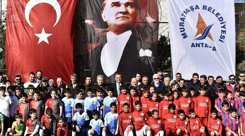 U-10 Minik Yıldızlar Turnuvası&rsquo;nın şampiyonu Antalyaspor oldu.