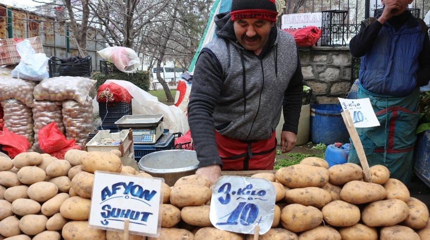 Pazarcılar: "Fiyatlarda iklim şartları belirleyici"