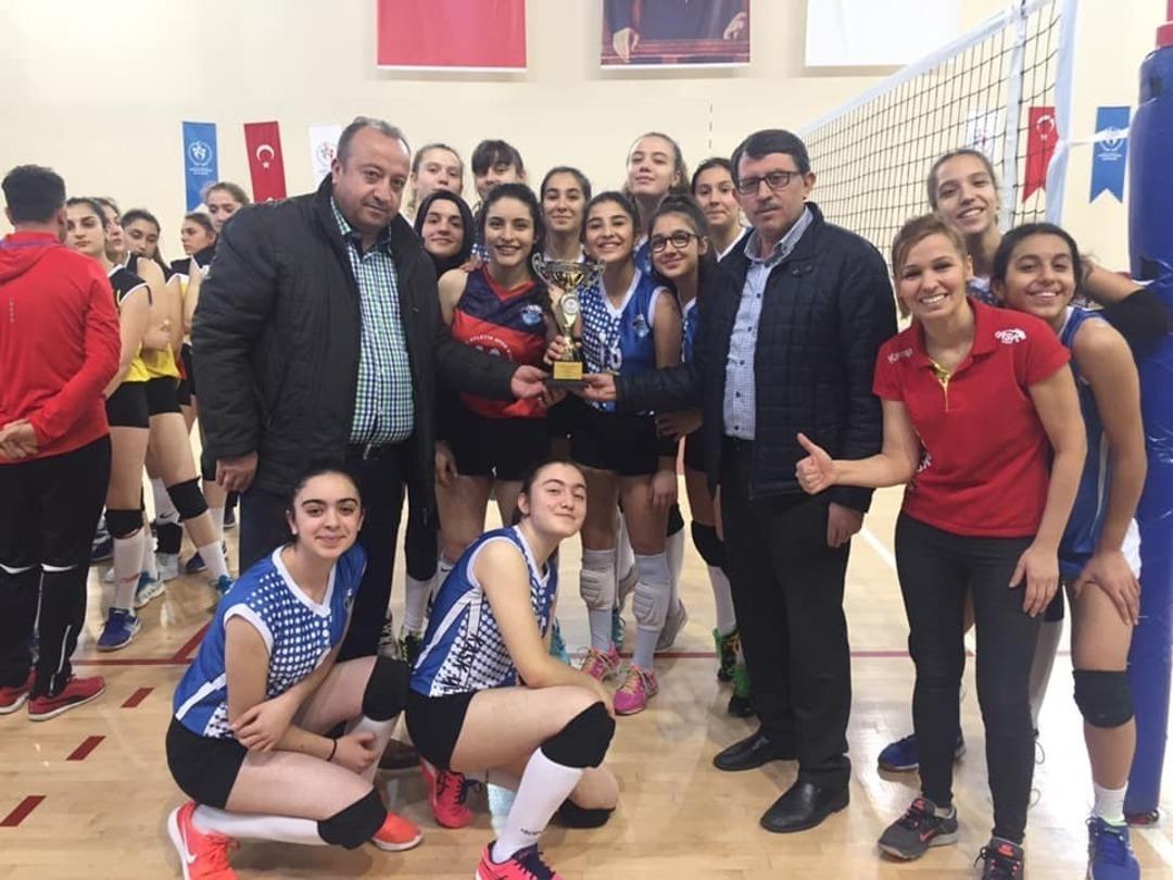 Kayseri OSB Teknik Koleji Atletikspor şampiyon oldu