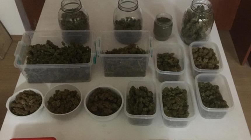 Polis ş&uuml;phe &uuml;zerine durdurdu! Ekipler şoke oldu, tam 51 adet...