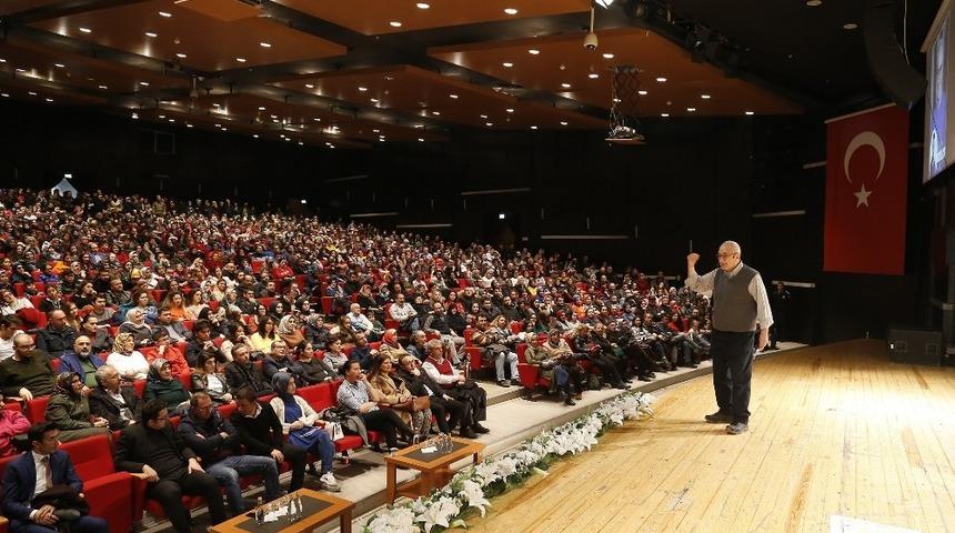 &rsquo;Başarıya G&ouml;t&uuml;ren Aile&rsquo; S&ouml;yleşisine Prof. Dr. C&uuml;celoğlu katıldı