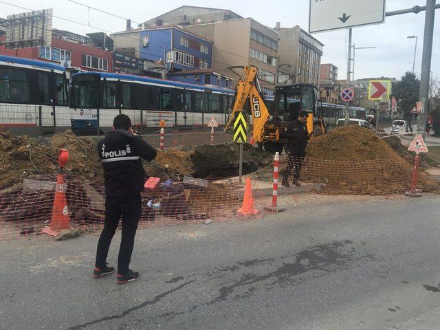 Sultangazi'de alt yapı çalışması sırasında 1 işçi toprak altında kaldı (1) 