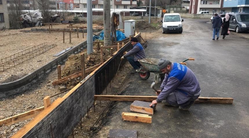 Bir parkta Kadıoğlu Sokak&rsquo;a