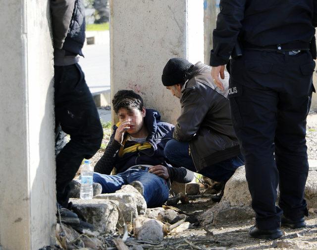 Uyuşturucudan bayılan genç: Polis misin, hamamcı mısın; beni neden yıkıyorsun?