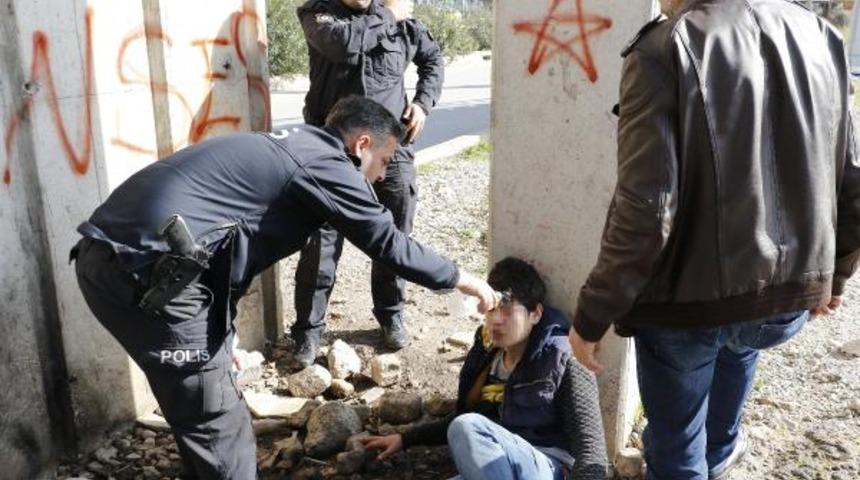 Antalya'da uyuşturucudan bayılan gen&ccedil;: Polis misin, hamamcı mısın; beni neden yıkıyorsun?