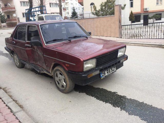 Otomobiller çarpıştı; 1 yaralı