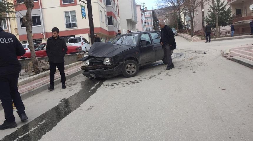 Otomobiller &ccedil;arpıştı; 1 yaralı