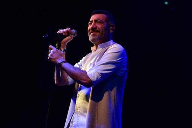 Hakan Altun, hayranlarını hem duygulandırdı hem de coşturdu