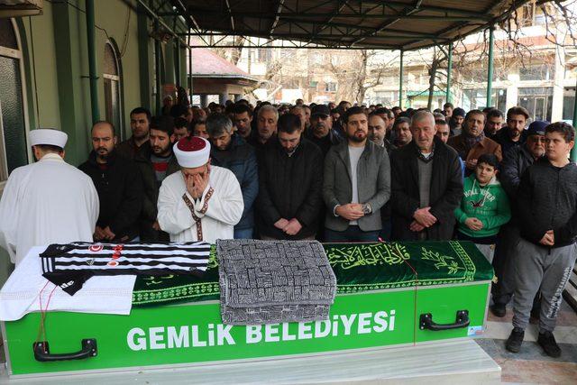 Enes Batur ve oyuncak hayali gerçekleşen lösemili Adnan, yaşama tutunamadı (2) 2