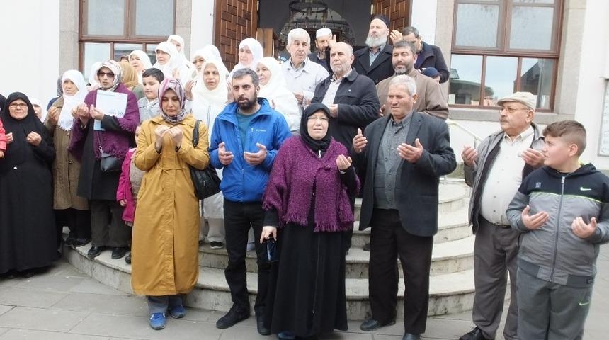 Burhaniye&rsquo;de umrecilere pilavlı uğurlama