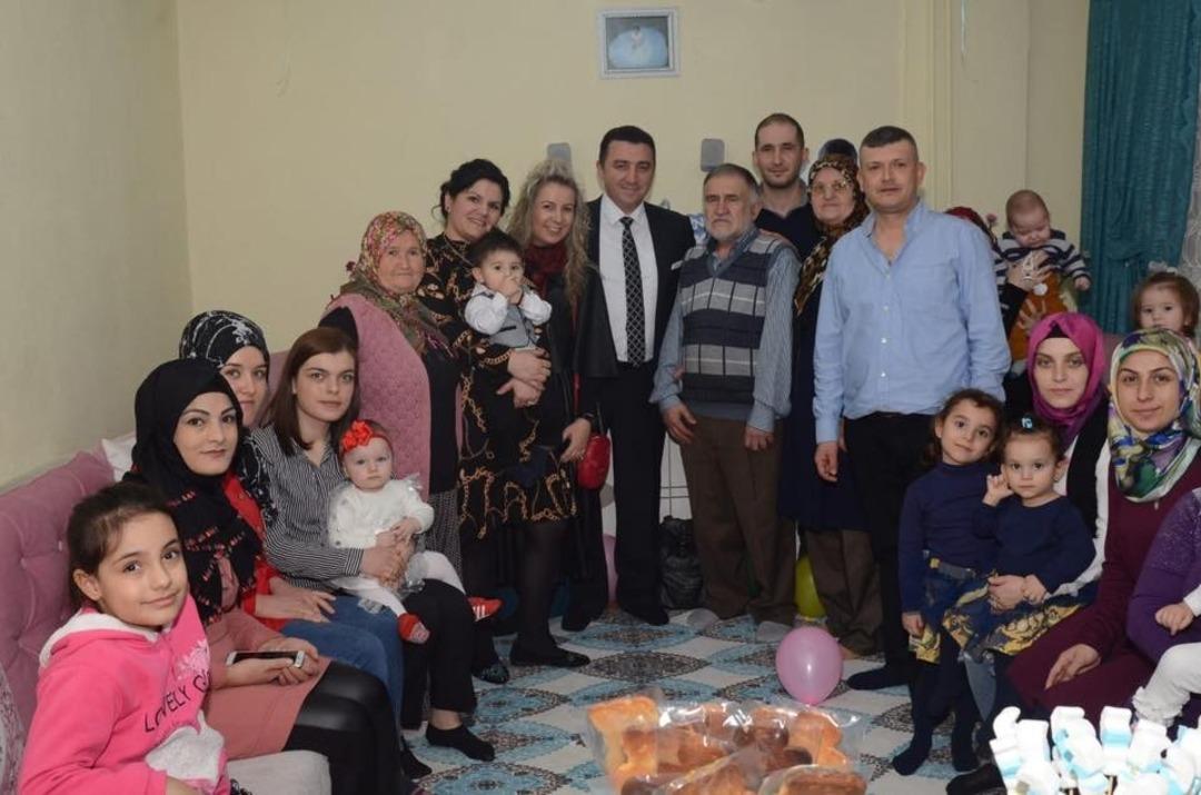 Ailelerin mutluluğuna ortak oluyor