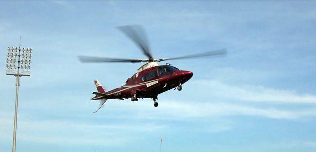 Ambulans helikopter, otomobil altında kalan Egemen için havalandı